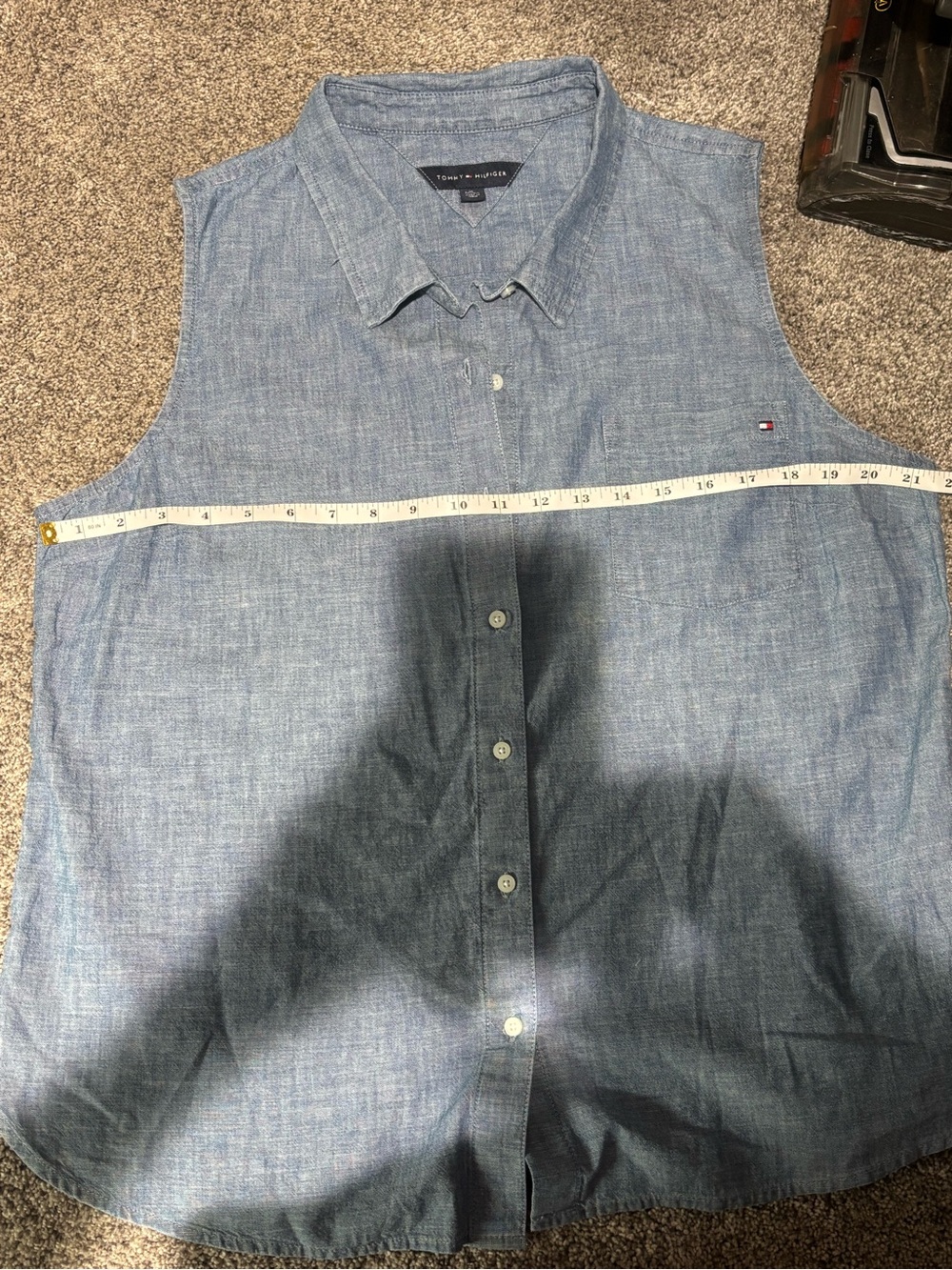 Tommy Hilfiger Sleeveless Button-Down Chambray Shirt in Light Blue - Picture 3 of 4